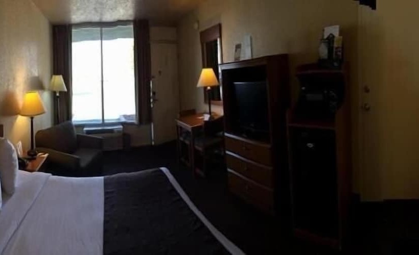 בית מלון כפרי Whitten Inn University