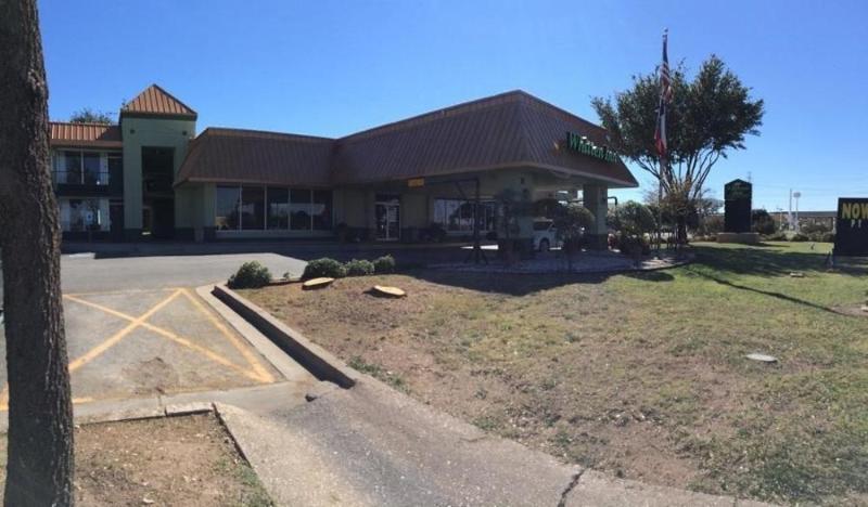 בית מלון כפרי Whitten Inn University