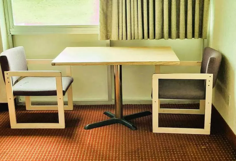 فندق على الطريق Usa Inn Junction City Near Fort Riley