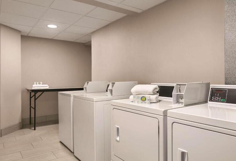 בית מלון כפרי Country Inn & Suites By Radisson, Williamsburg East Busch Gardens , Va