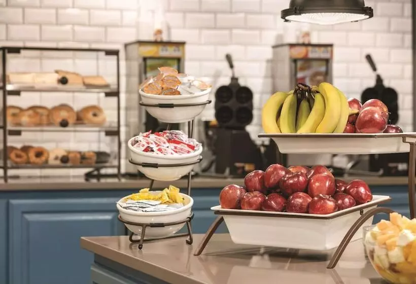 فندق Country Inn & Suites By Radisson, Williamsburg East Busch Gardens , Va