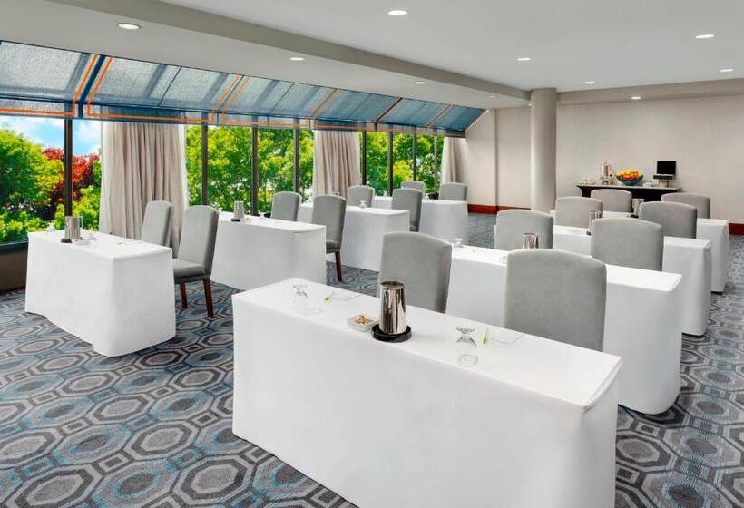 هتل Courtyard By Marriott Boston Cambridge