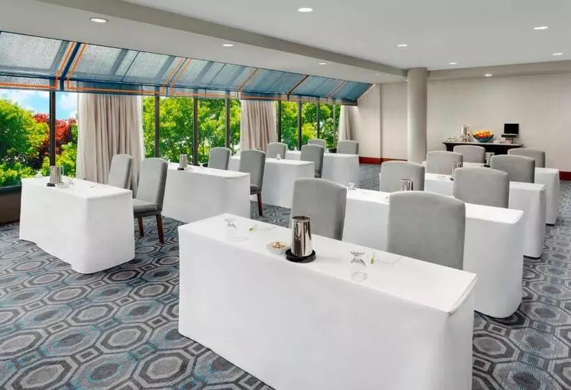 בית מלון כפרי Courtyard By Marriott Boston Cambridge