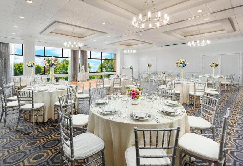 هتل Courtyard By Marriott Boston Cambridge