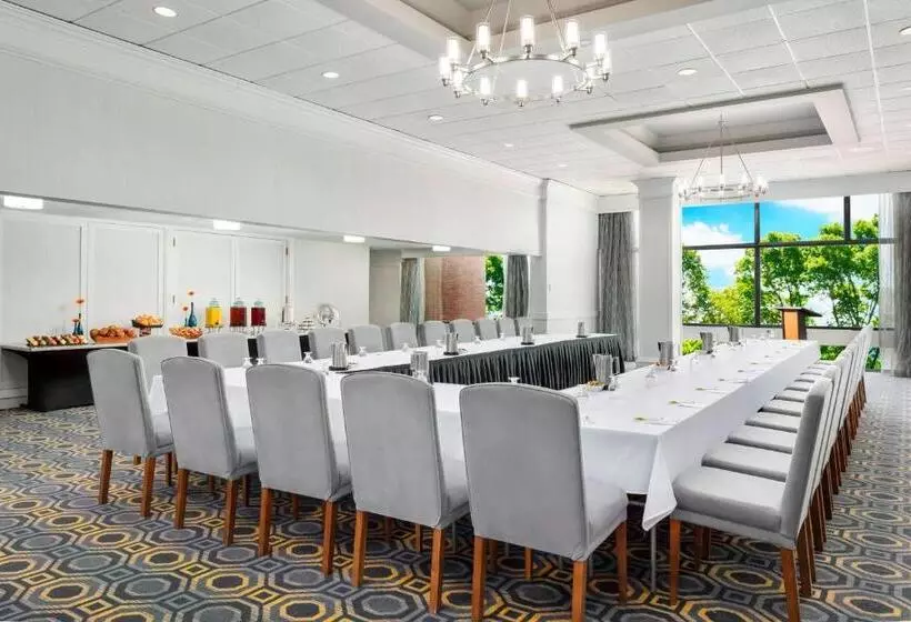 בית מלון כפרי Courtyard By Marriott Boston Cambridge