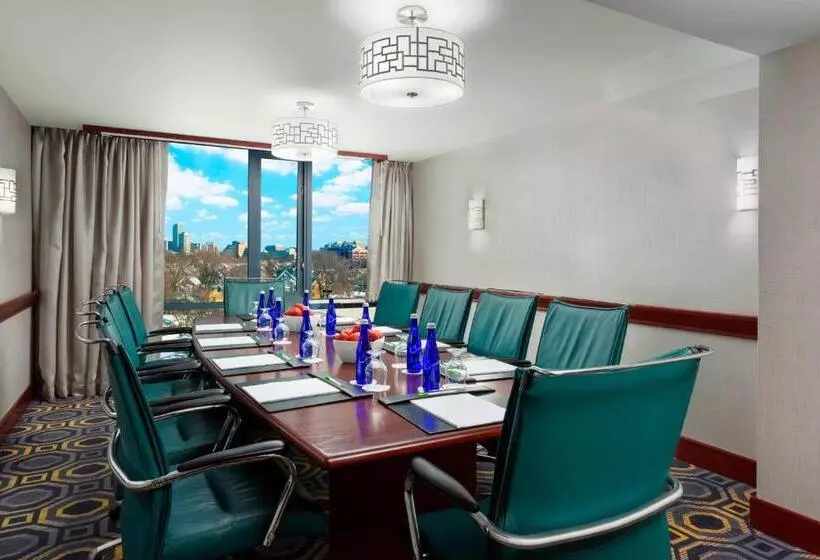 בית מלון כפרי Courtyard By Marriott Boston Cambridge