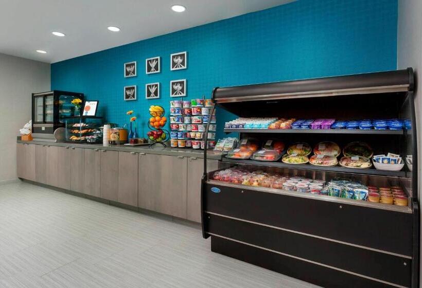 هتل Courtyard By Marriott Boston Cambridge