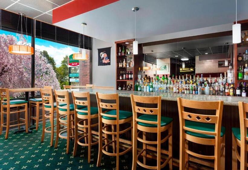 هتل Courtyard By Marriott Boston Cambridge