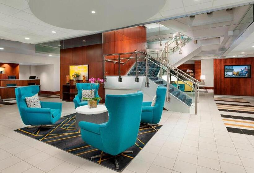 هتل Courtyard By Marriott Boston Cambridge