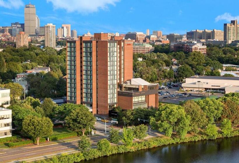 هتل Courtyard By Marriott Boston Cambridge