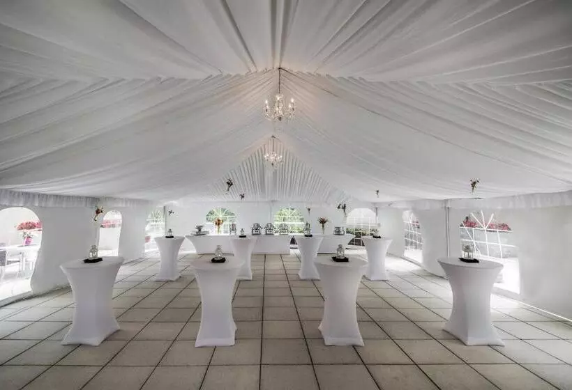 Hotel Courtyard By Marriott Bethesda Chevy Chase