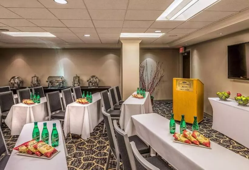 Hotel Courtyard By Marriott Bethesda Chevy Chase