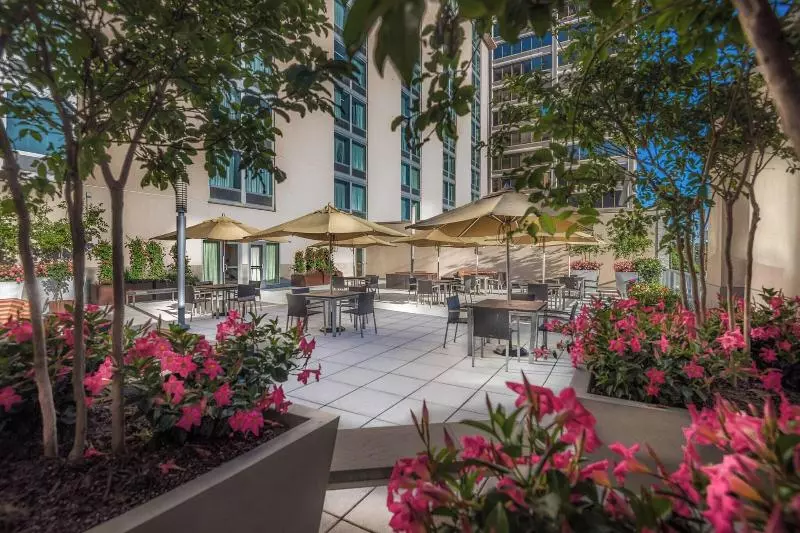 Hotel Courtyard By Marriott Bethesda Chevy Chase
