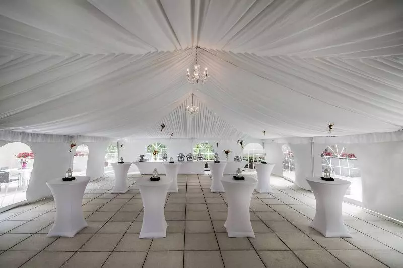 Hotel Courtyard By Marriott Bethesda Chevy Chase