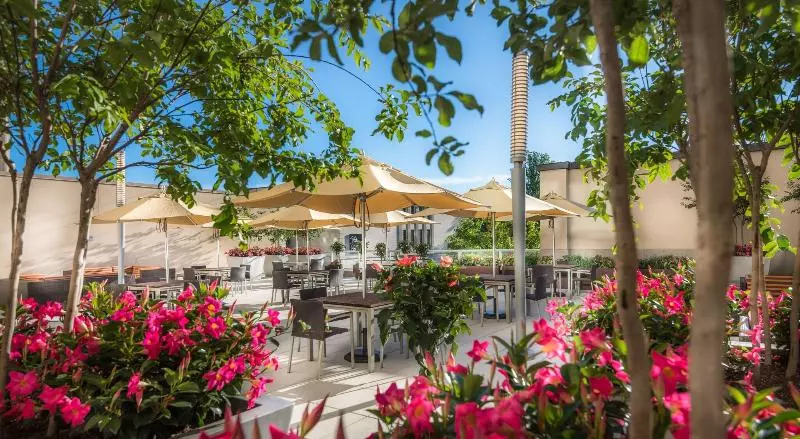 Hotel Courtyard By Marriott Bethesda Chevy Chase