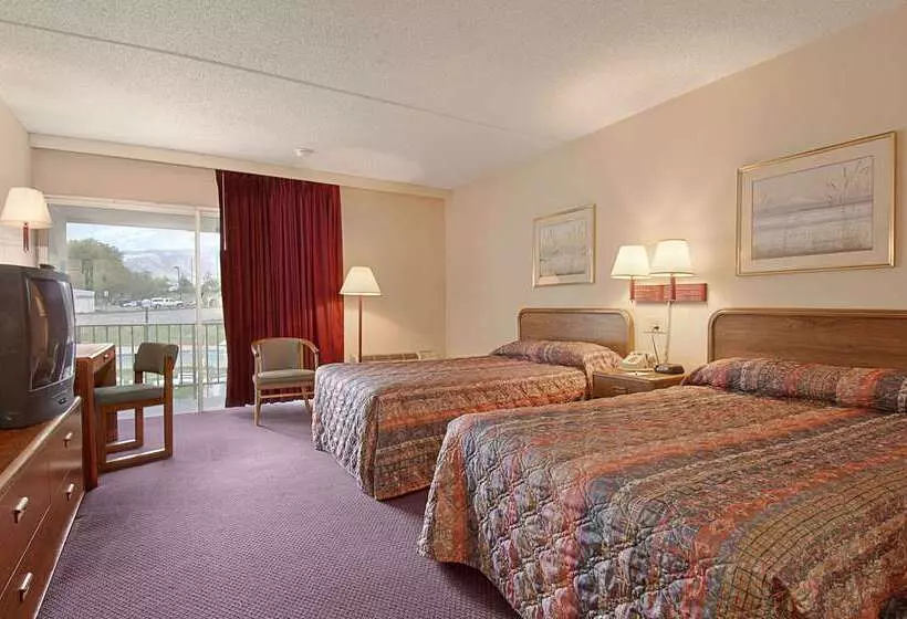 ホテル Days Inn By Wyndham Colorado Springs/garden Of The Gods
