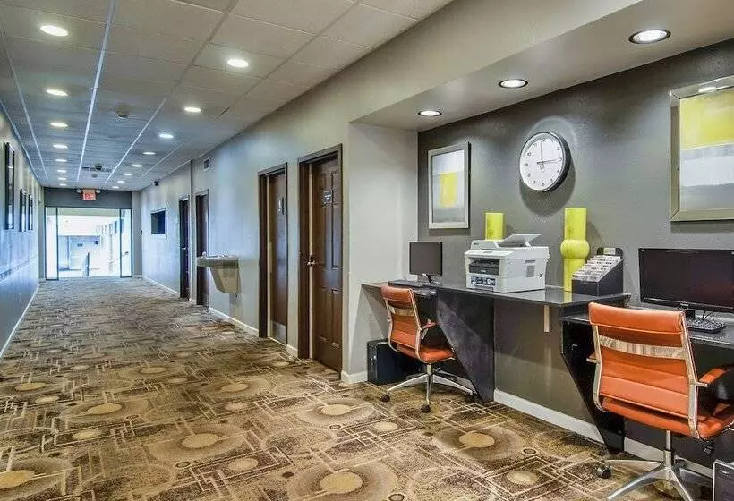 Otel Days Inn & Suites By Wyndham Johnson City