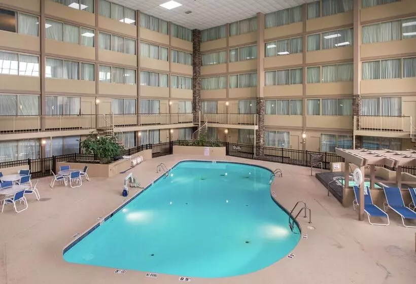 Отель Wyndham Garden Westlake