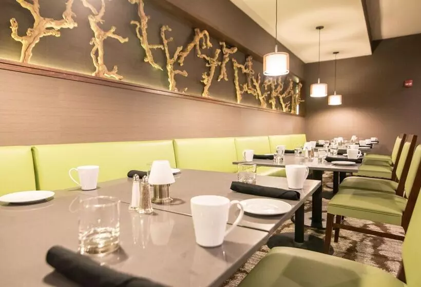 Отель Wyndham Garden Westlake