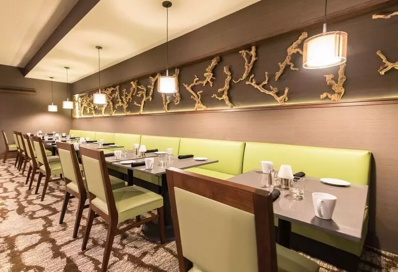 Отель Wyndham Garden Westlake