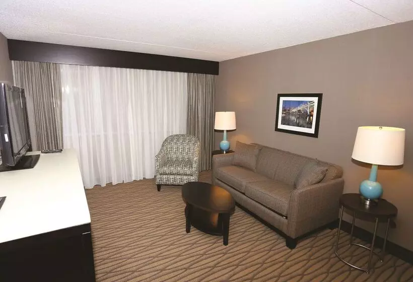 Отель Wyndham Garden Westlake