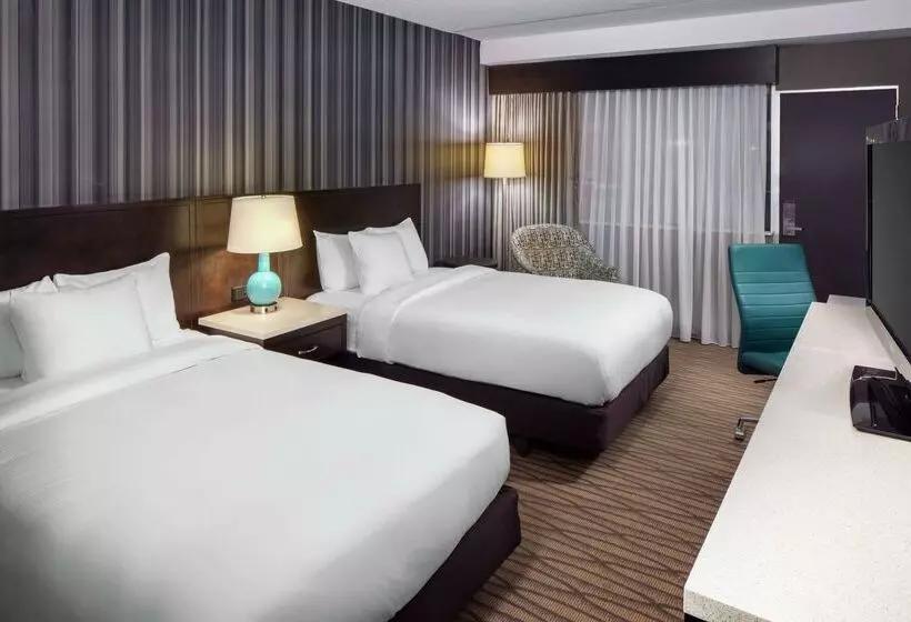 Отель Wyndham Garden Westlake