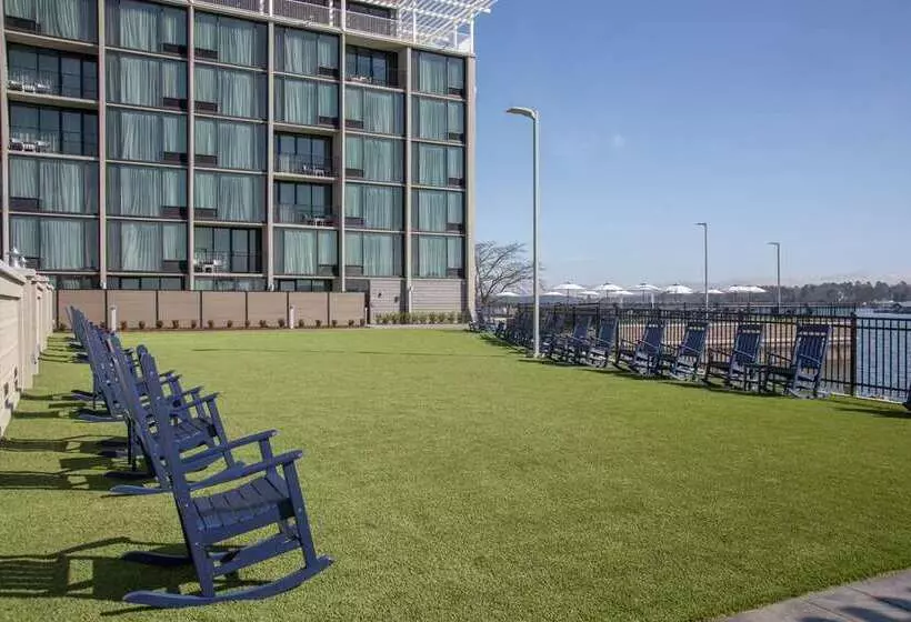 هتل Doubletree By Hilton Hot Springs