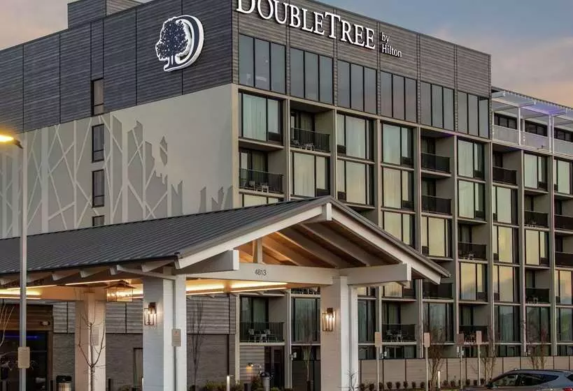هتل Doubletree By Hilton Hot Springs