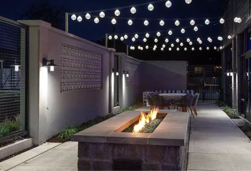 هتل Doubletree By Hilton Hot Springs