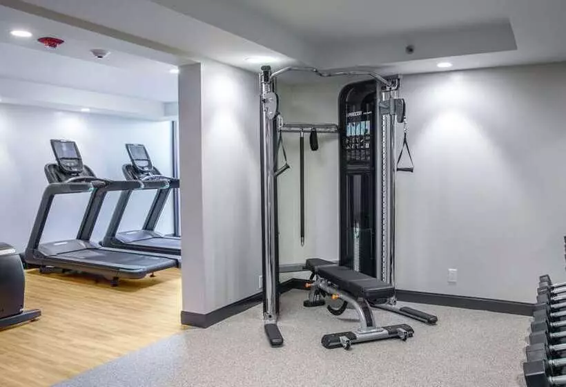 هتل Doubletree By Hilton Hot Springs