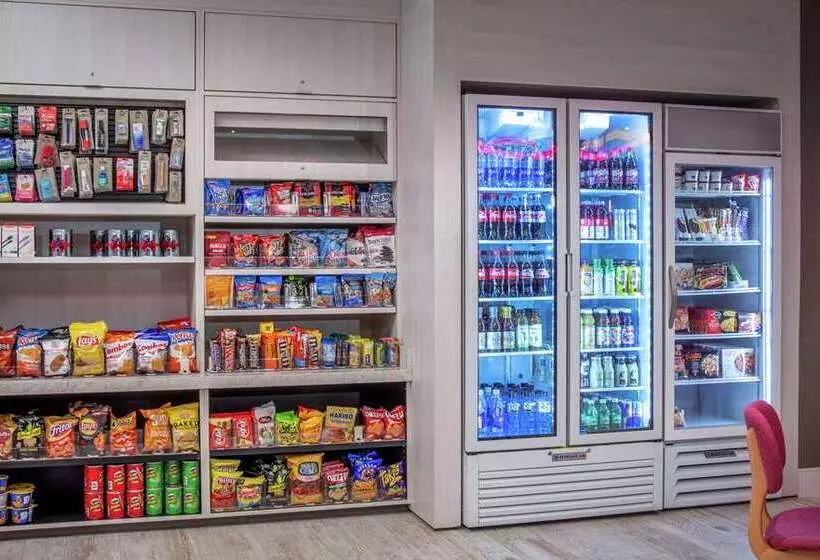 هتل Doubletree By Hilton Hot Springs