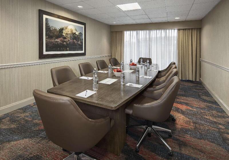 فندق Hampton Inn & Suites Alexandria Old Town Area South