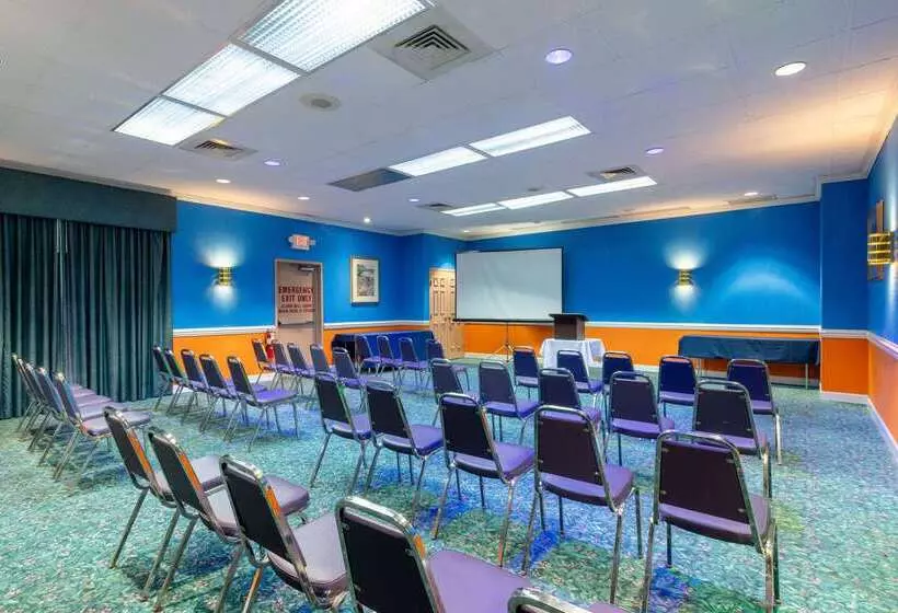 Howard Johnson Hotel & Conference Center By Wyndham Salem