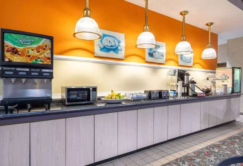 Howard Johnson Hotel & Conference Center By Wyndham Salem