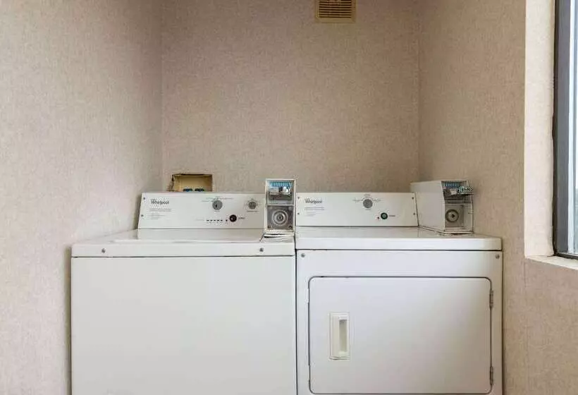 Howard Johnson Hotel & Conference Center By Wyndham Salem