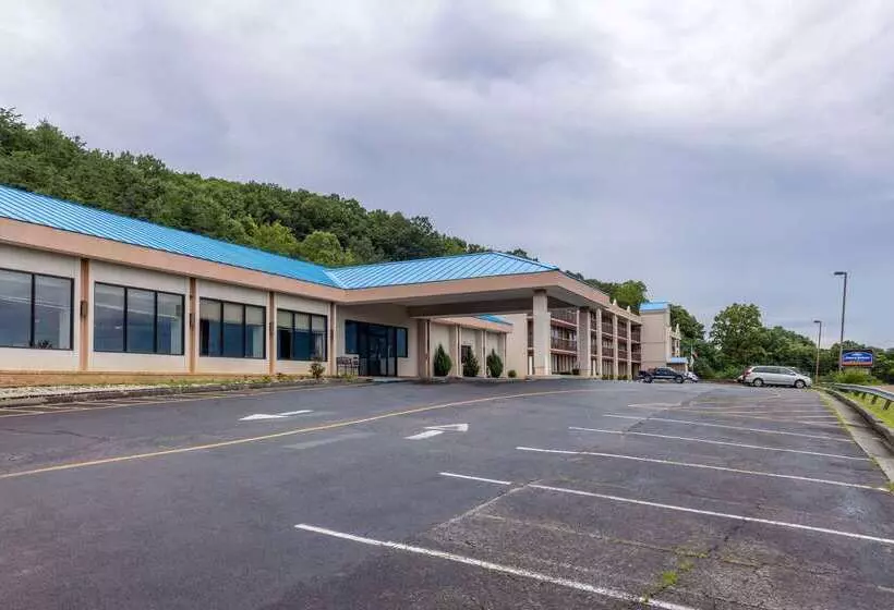 Howard Johnson Hotel & Conference Center By Wyndham Salem