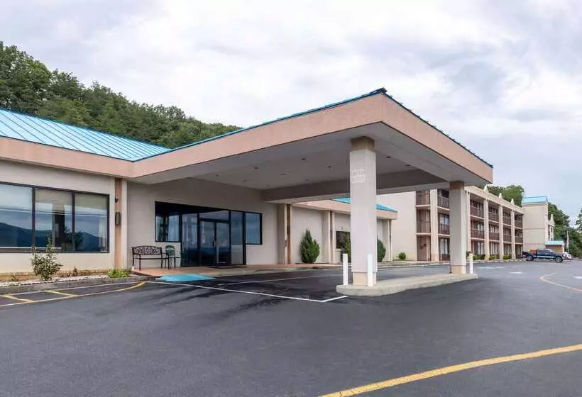 Howard Johnson Hotel & Conference Center By Wyndham Salem