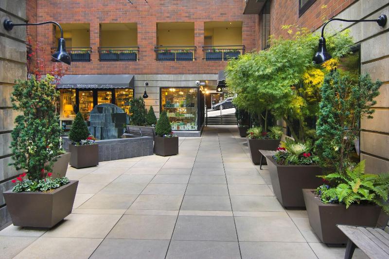 هتل Inn At The Market