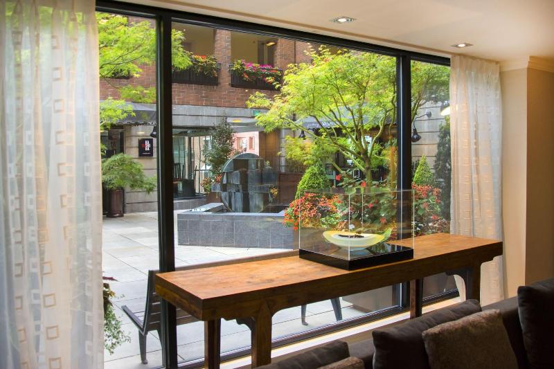 هتل Inn At The Market