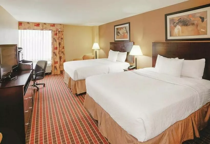 فندق La Quinta Inn & Suites Pittsburgh North