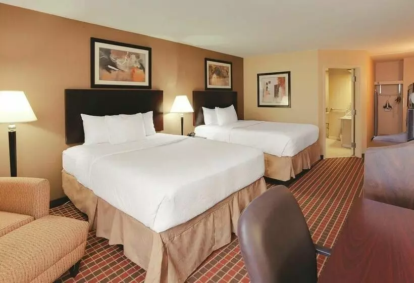 فندق La Quinta Inn & Suites Pittsburgh North