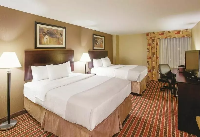 فندق La Quinta Inn & Suites Pittsburgh North