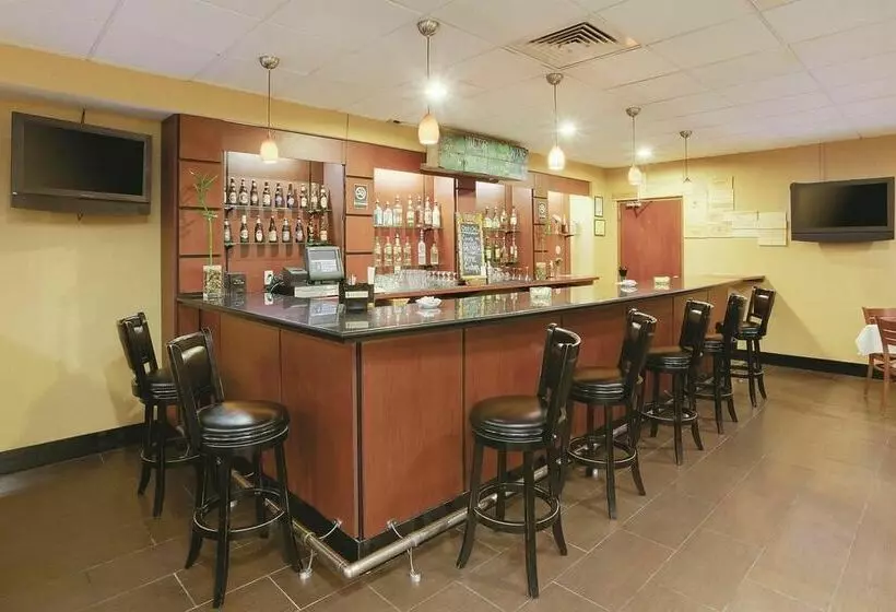 فندق La Quinta Inn & Suites Pittsburgh North