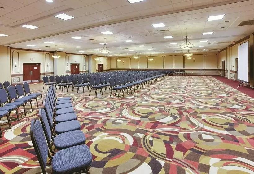 فندق La Quinta Inn & Suites Pittsburgh North