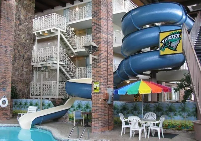 Отель Ramada Topeka West