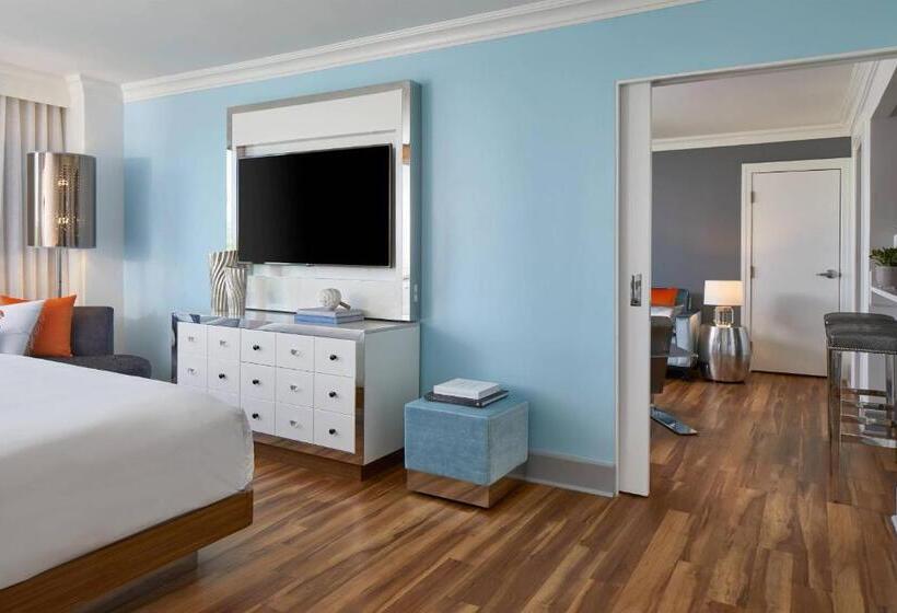 هتل Renaissance Charlotte Southpark