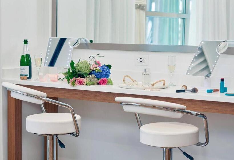 هتل Renaissance Charlotte Southpark