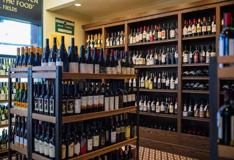 Отель The Baronette Renaissance Detroitnovi