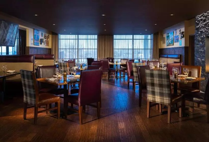 Отель The Baronette Renaissance Detroitnovi