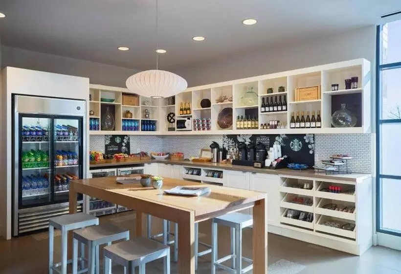 Отель The Baronette Renaissance Detroitnovi